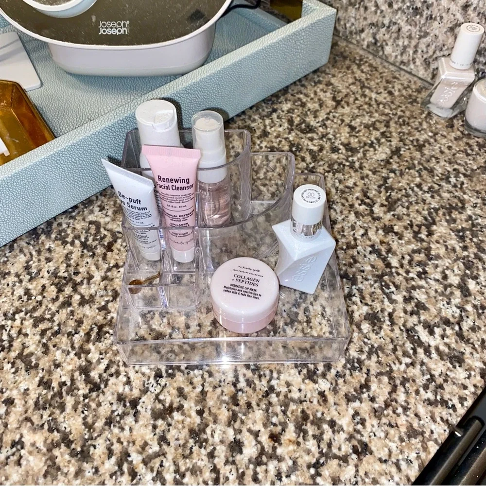 Sorbus Freestanding 8 Slots Mini Acrylic Makeup Organizer in Clear